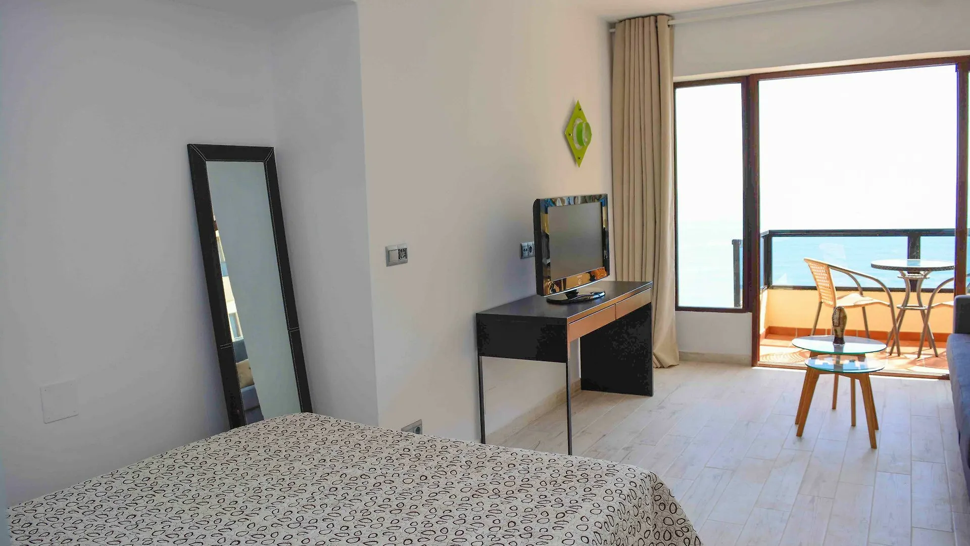 Aloha Playa Benalmadena Canovas 0*,  İspanya